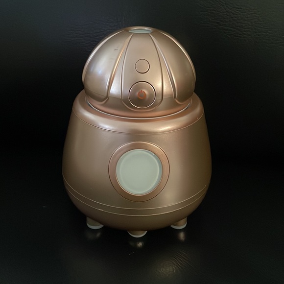 TAO Clean Ross Gold Orbital Face Brush & Cleaning Station - Picture 6 of 8